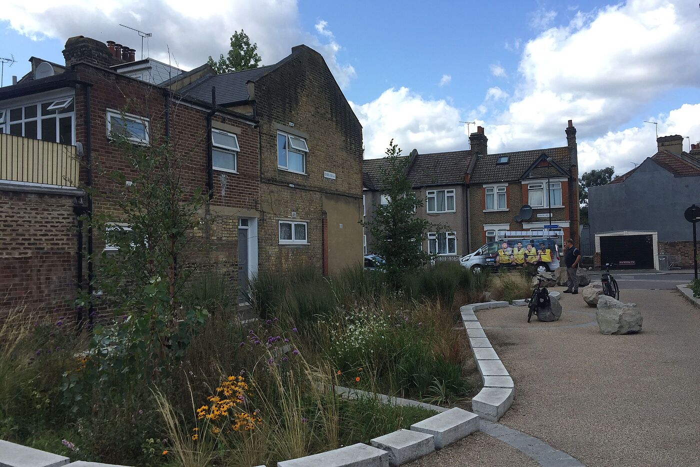 Ehemalige Durchgangsstraße bietet jetzt Aufenthaltsqualität. Ehemalige Durchgangsstraße bietet jetzt Aufenthaltsqualität.
