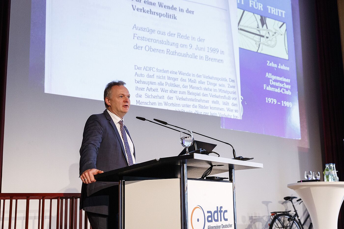 ADFC-Bundesgeschäftsführer Burkhard Stork belegt seinen Satz: "Die Verkehrswende steckt in den Genen des ADFC." ADFC-Bundesgeschäftsführer Burkhard Stork belegt seinen Satz: "Die Verkehrswende steckt in den Genen des ADFC."